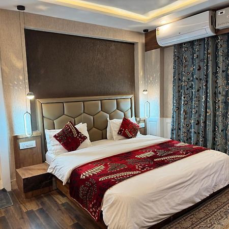 Hotel Manora Palace Srīnagar 외부 사진