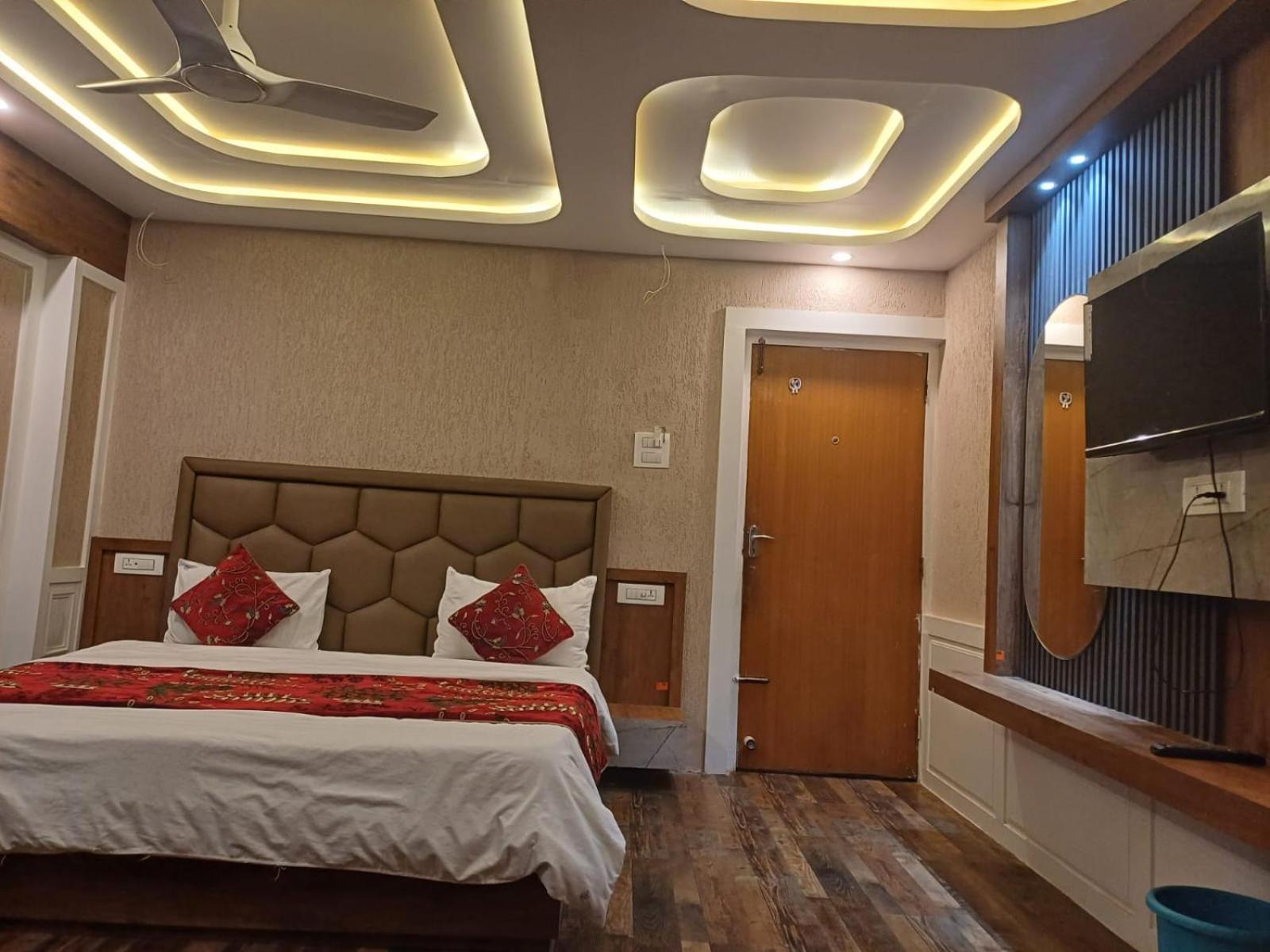 Hotel Manora Palace Srīnagar 외부 사진