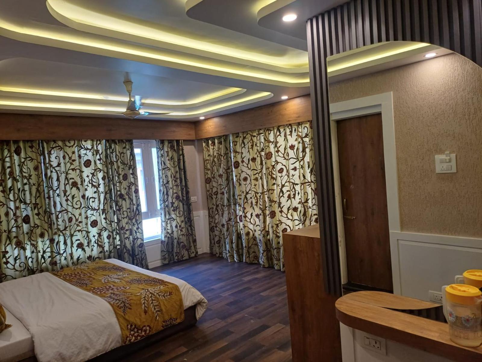 Hotel Manora Palace Srīnagar 외부 사진