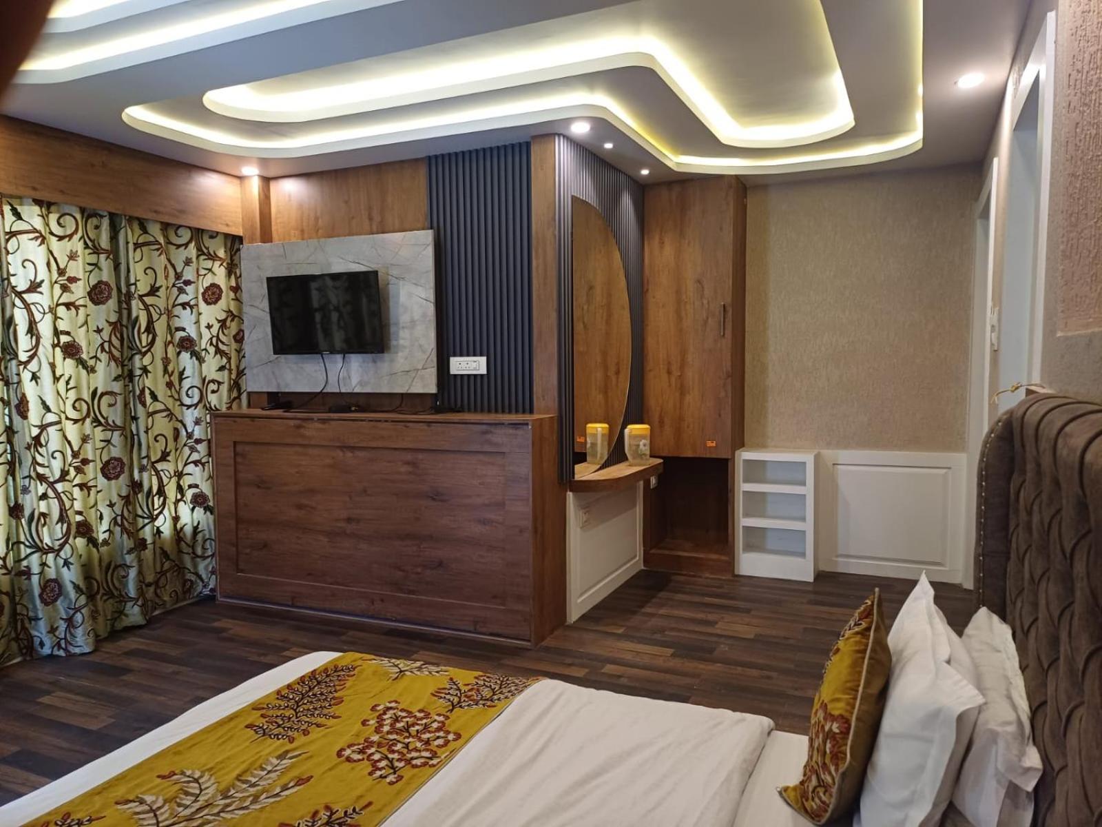 Hotel Manora Palace Srīnagar 외부 사진
