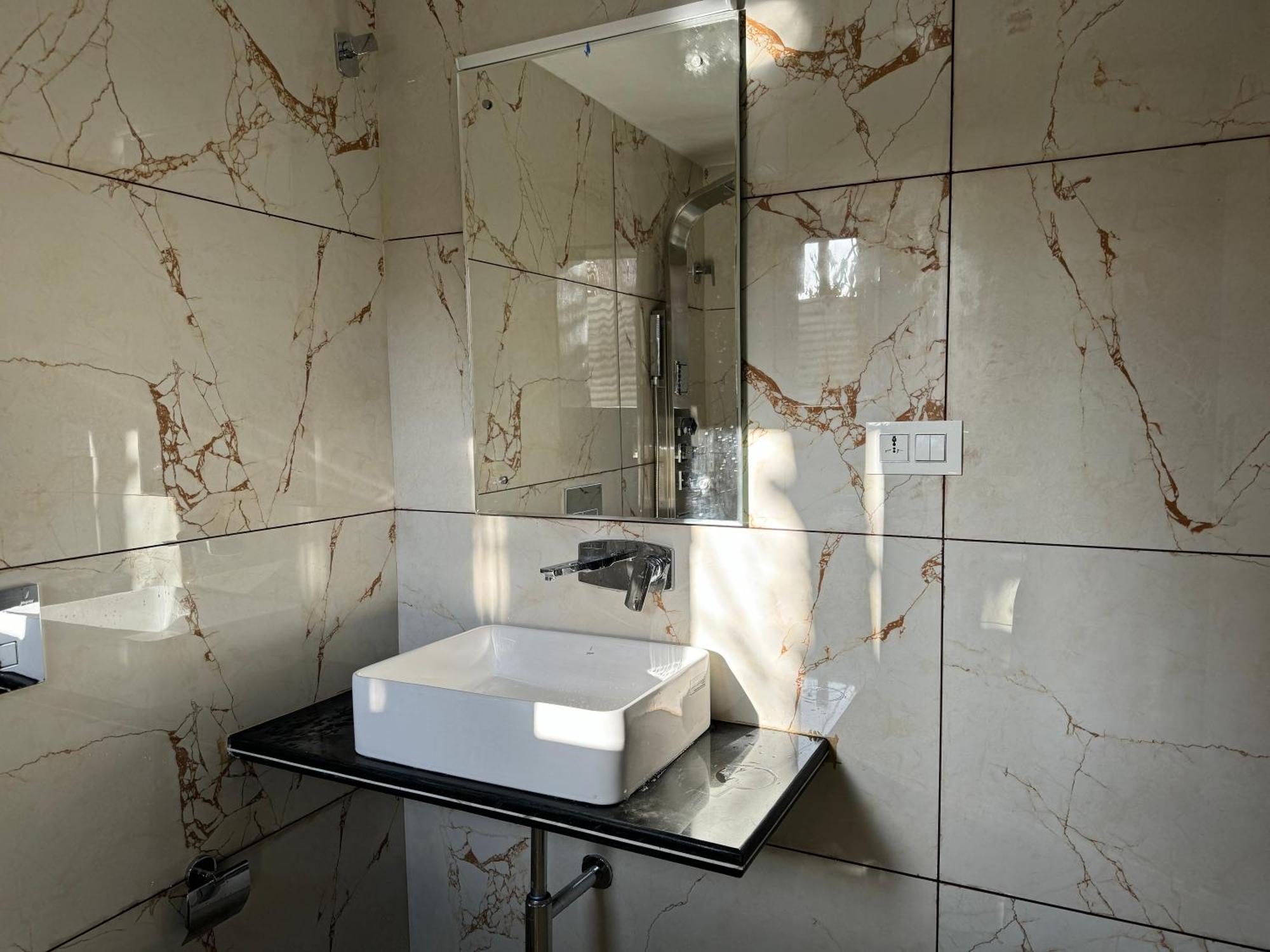 Hotel Manora Palace Srīnagar 외부 사진