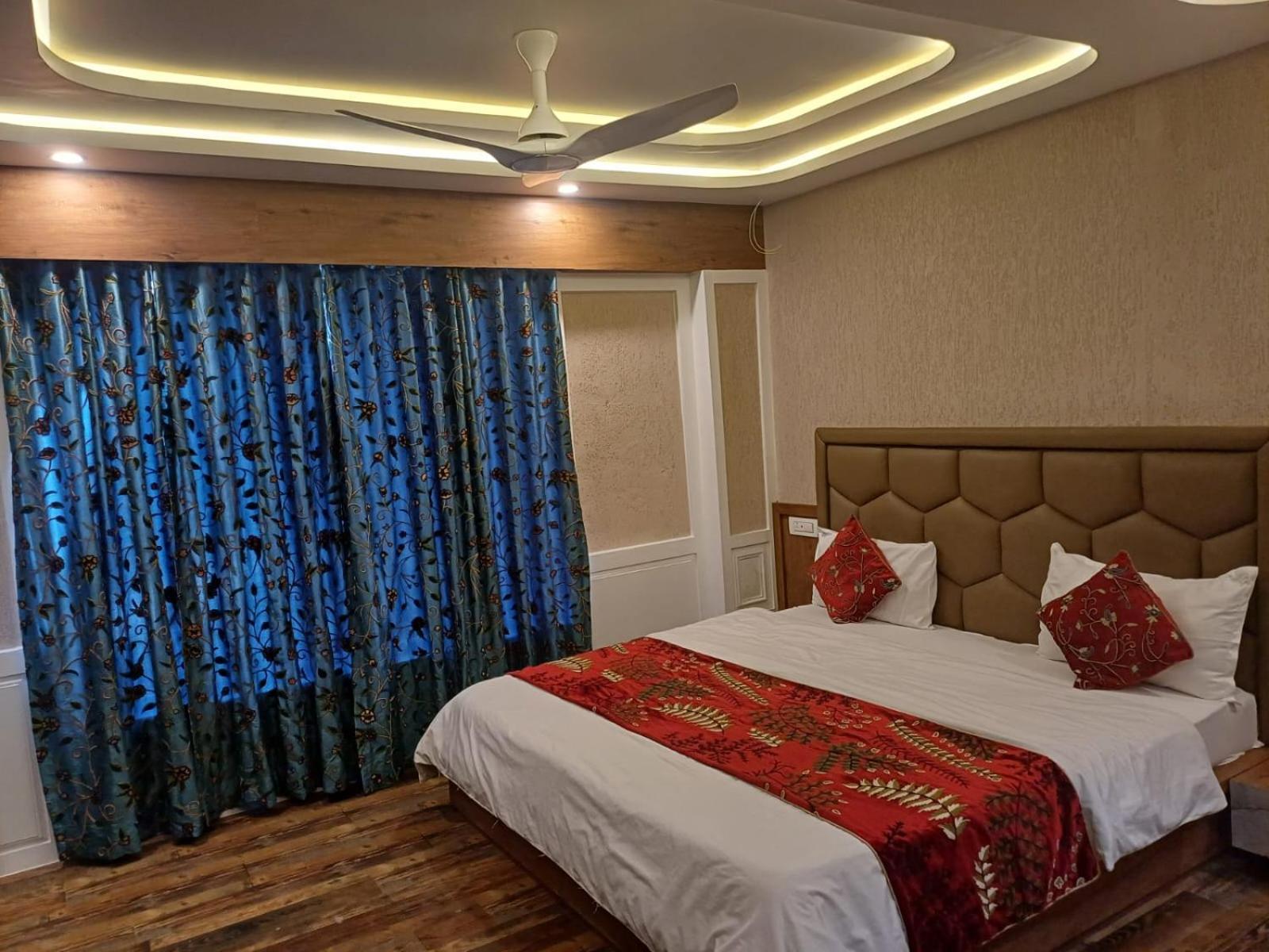 Hotel Manora Palace Srīnagar 외부 사진