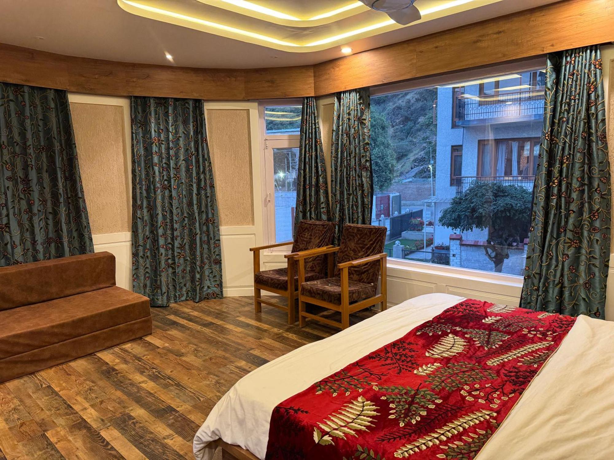 Hotel Manora Palace Srīnagar 외부 사진